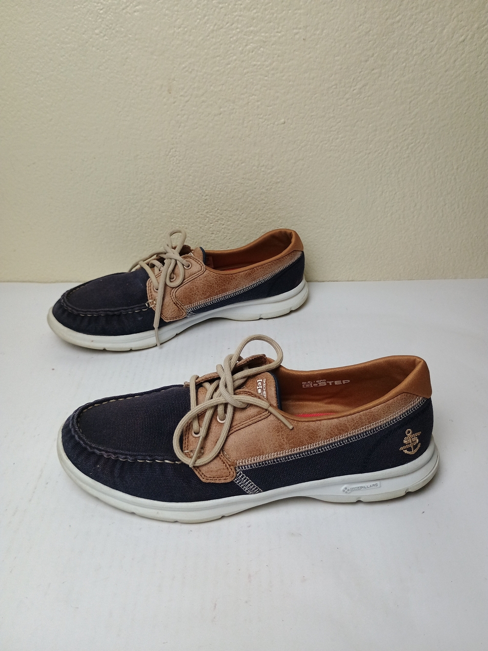 Skechers 9 Go Step Seashore Two-Tone Navy/Brown Canvas Boat-Style Athletic Shoes